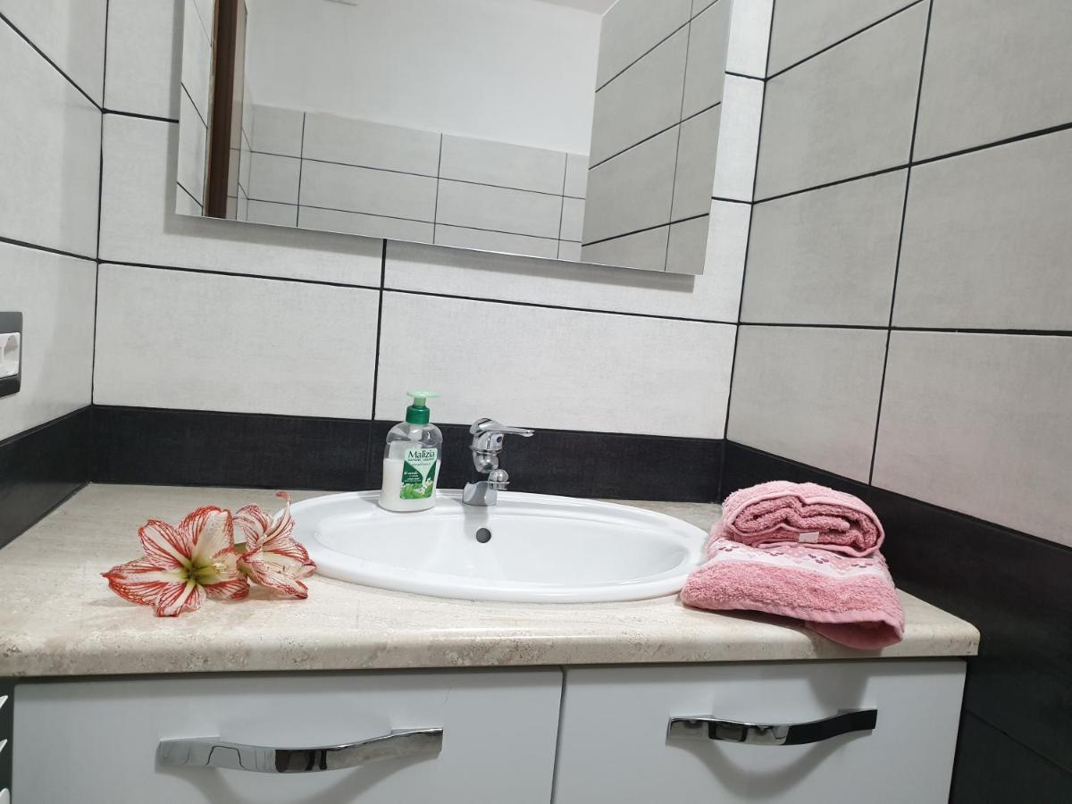 Apartamento Sperry'S House Porto Torres Exterior foto